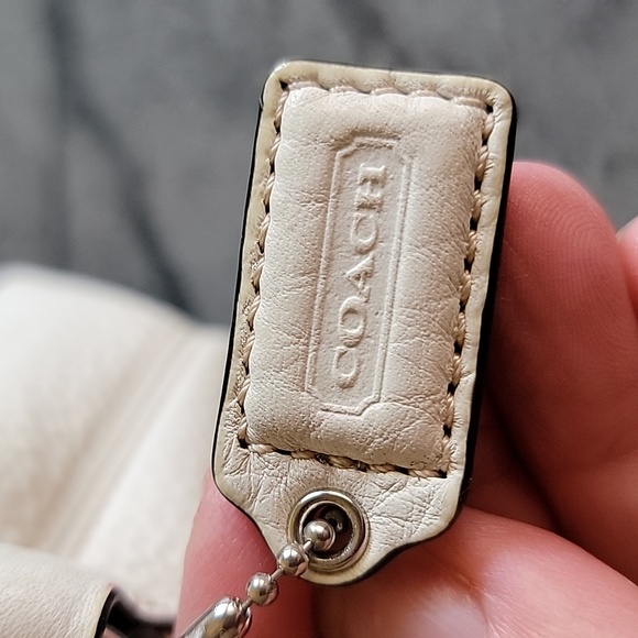 COACH Small/Mini Leatherware Bag Ivory Pebble Leather NWOT - Picture 4 of 13